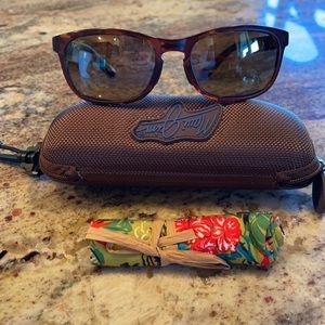 Maui Jim like new front street sunglasses brown with amber colored lenses